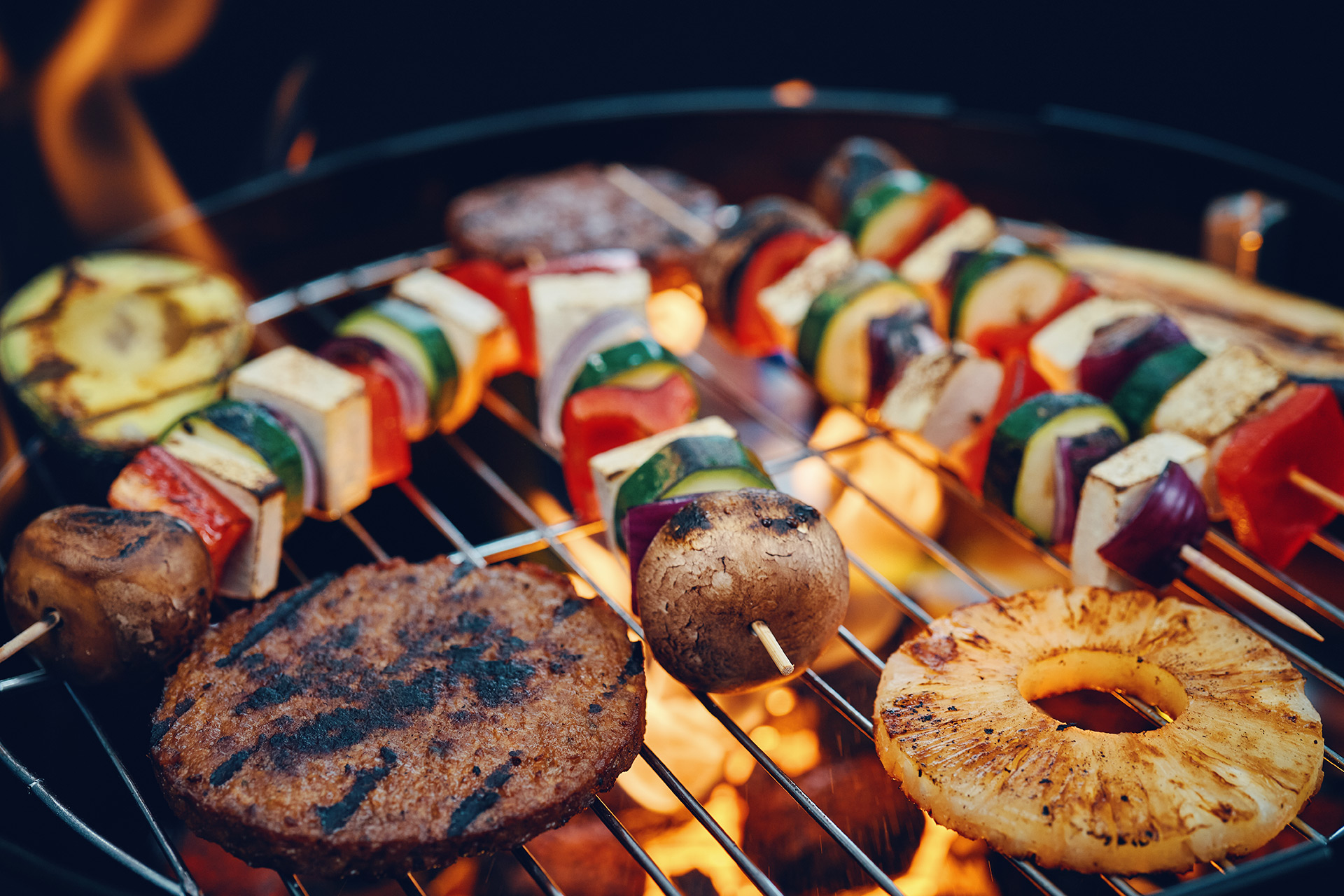 Grillspieß auf einem Grill